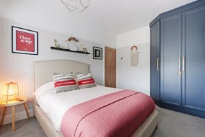 Furniss Avenue Dore